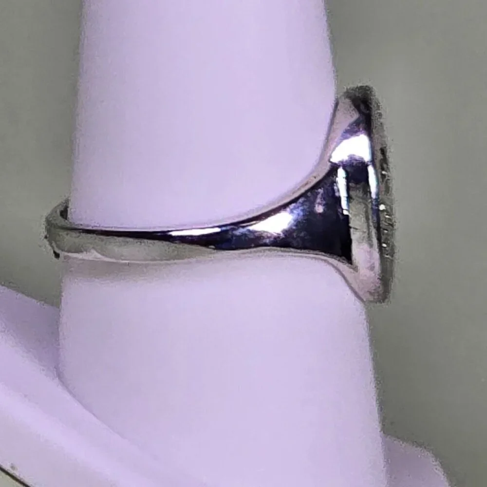 Vintage-Inspired Oval Ring With Engraved Orchid Design‎ Size 9 (NWOT)